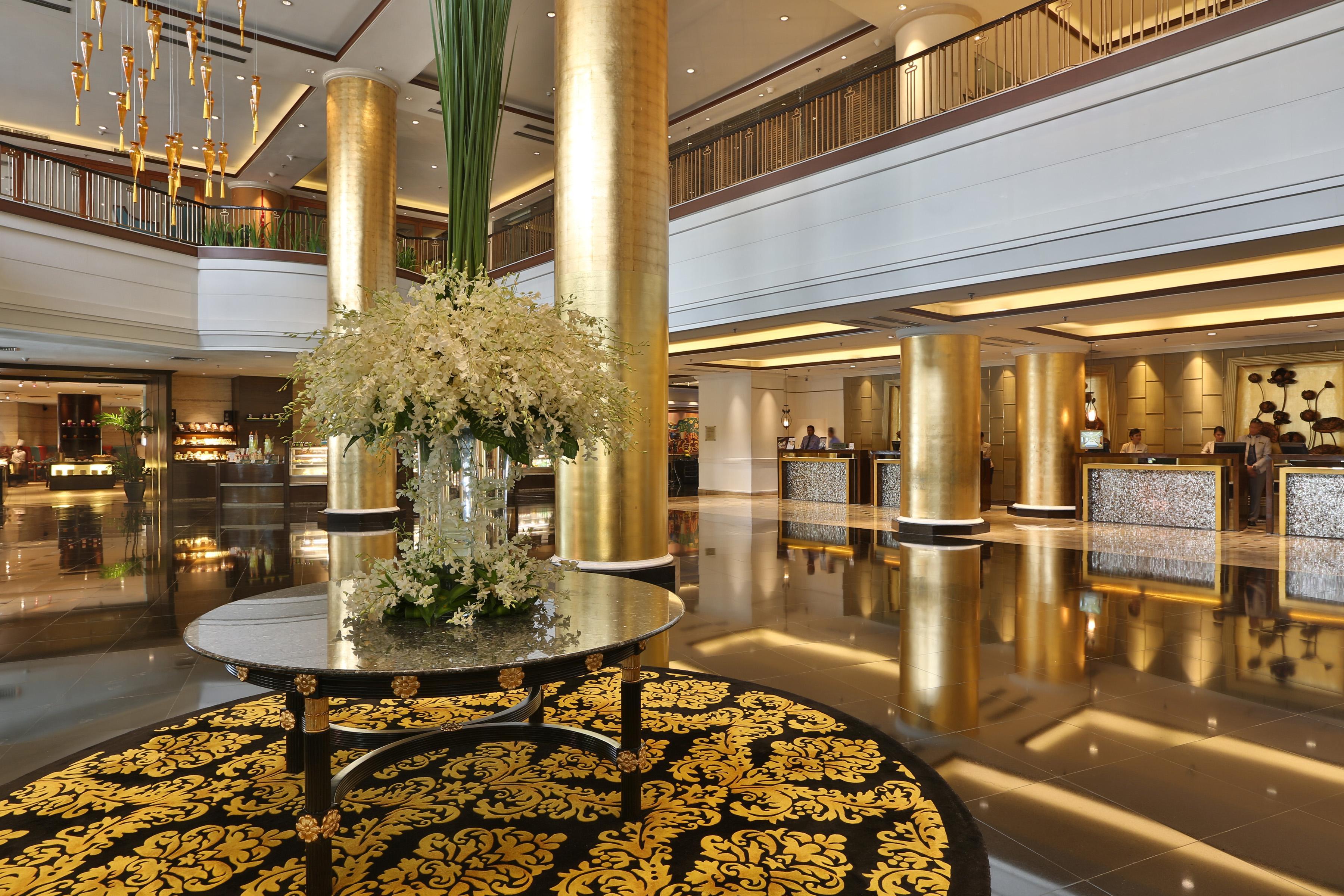 Dusit Thani Manila Makati City Exteriér fotografie The lobby of the hotel