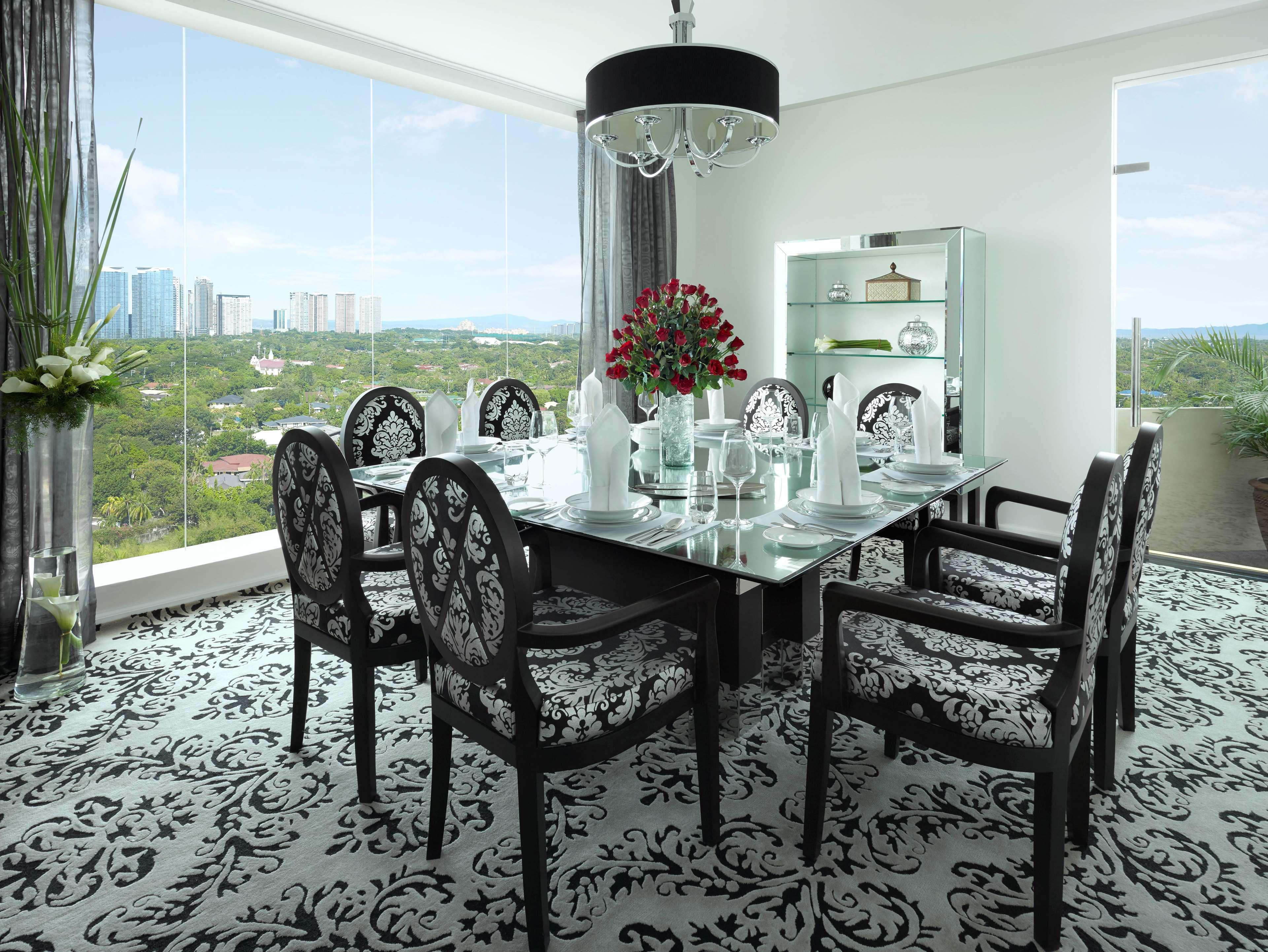Dusit Thani Manila Makati City Exteriér fotografie A dining room