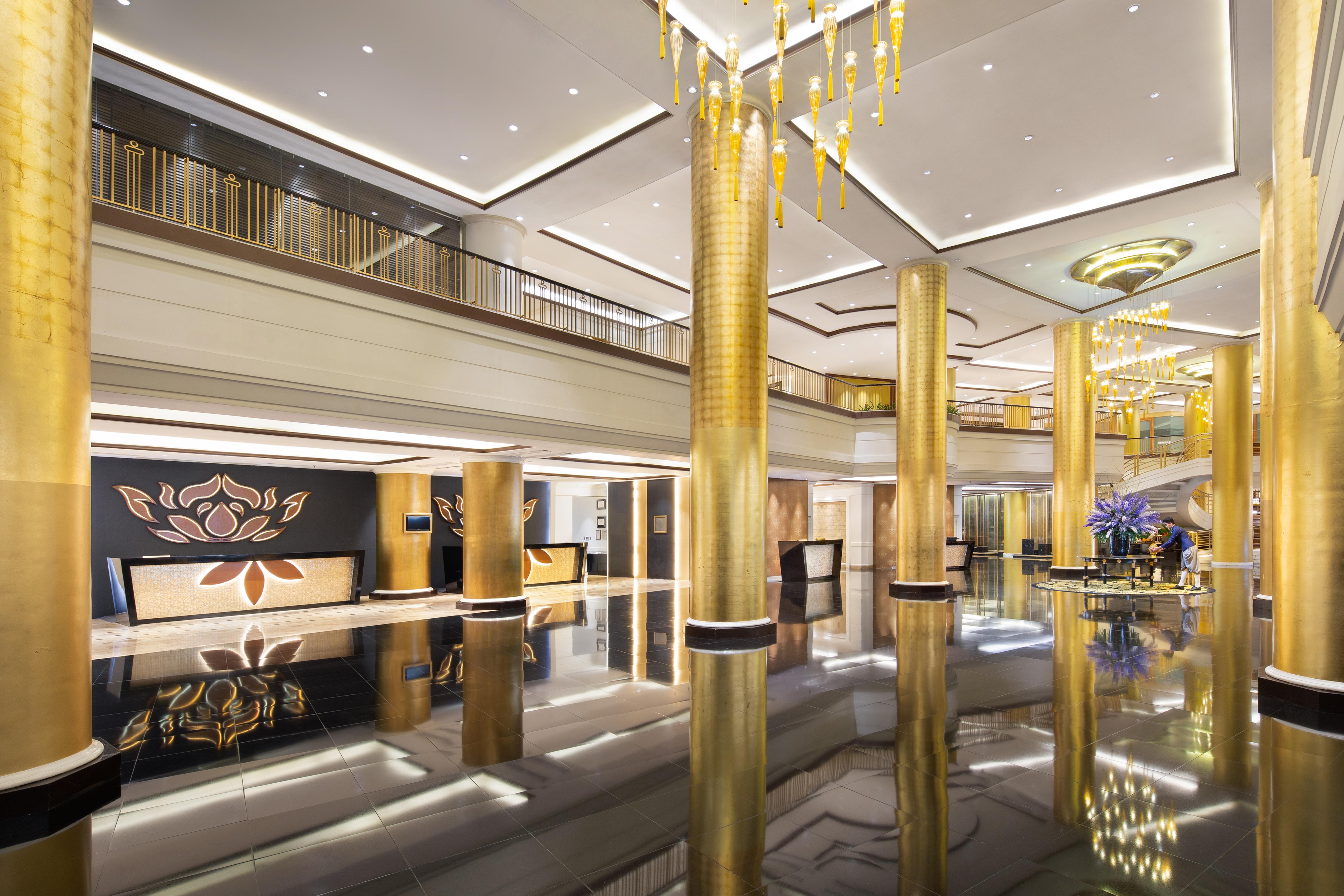 Dusit Thani Manila Makati City Exteriér fotografie The lobby of the hotel