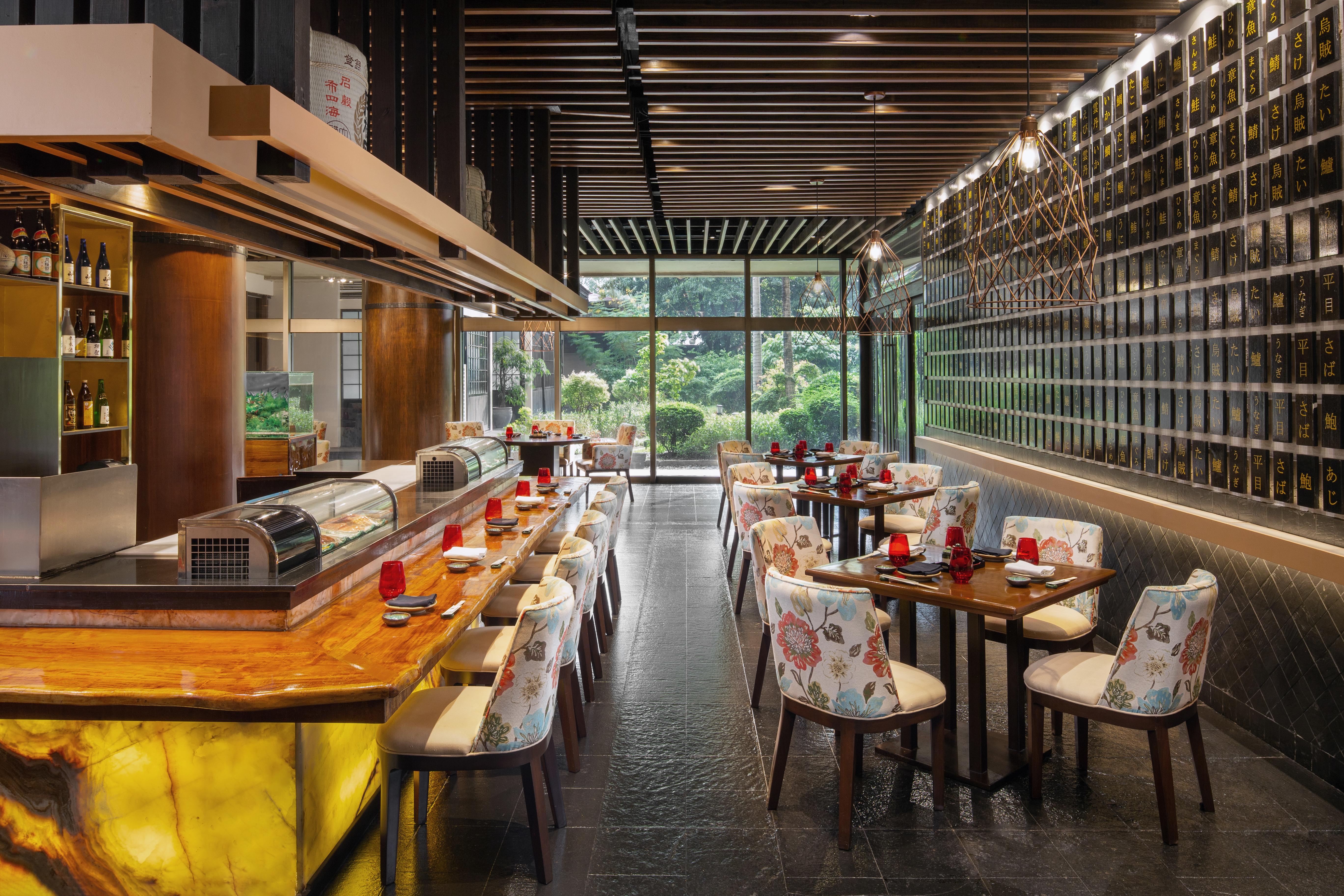 Dusit Thani Manila Makati City Exteriér fotografie Sushi restaurant in Singapore
