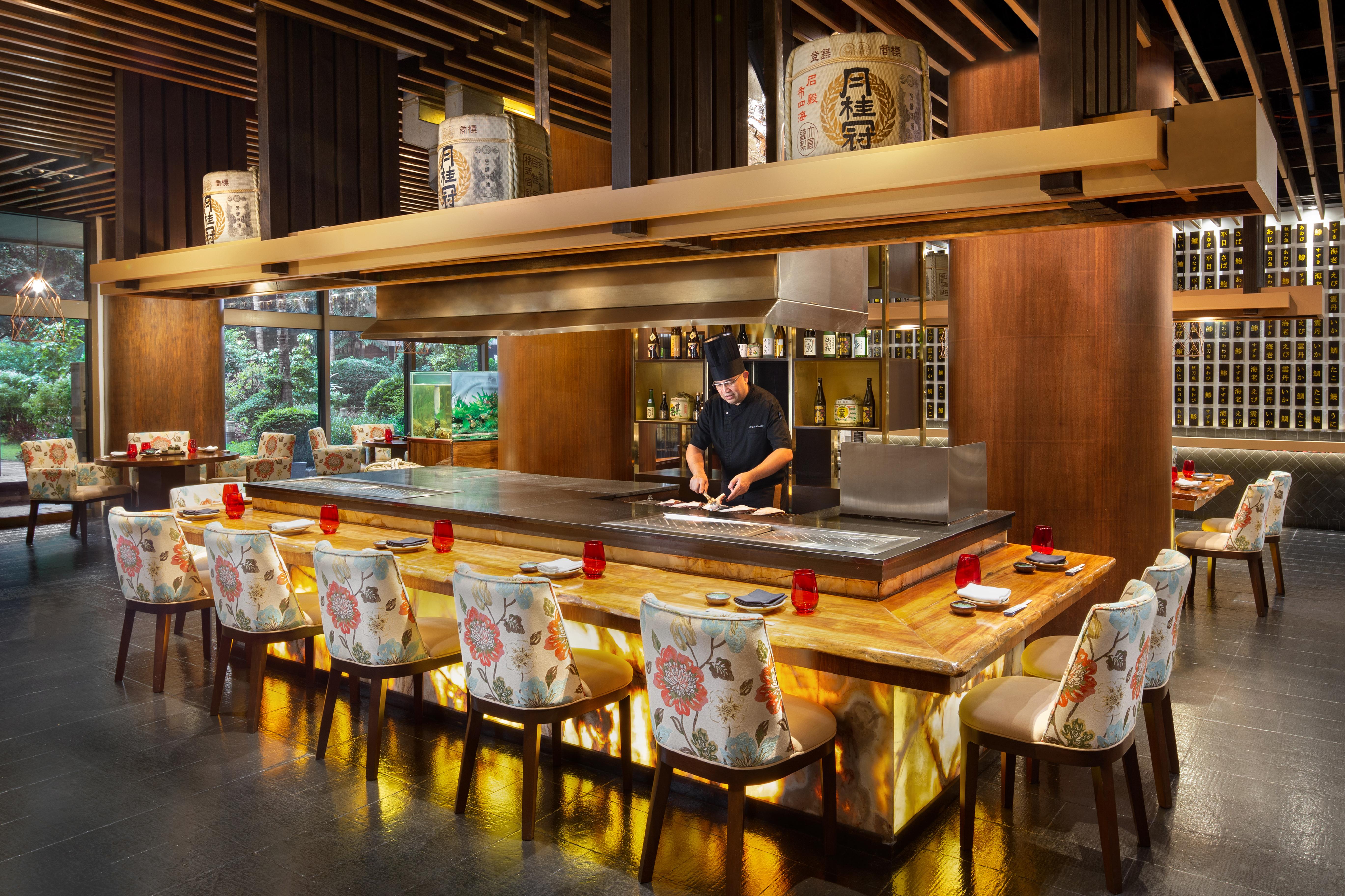 Dusit Thani Manila Makati City Exteriér fotografie Sushi restaurant in Singapore