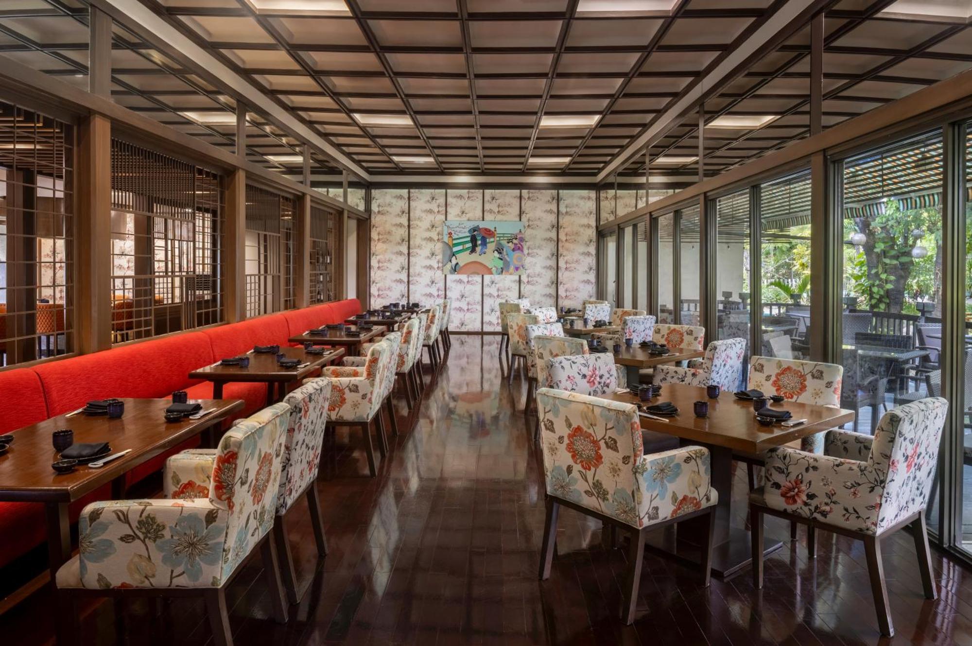 Dusit Thani Manila Makati City Exteriér fotografie Interior of a restaurant in Tokyo