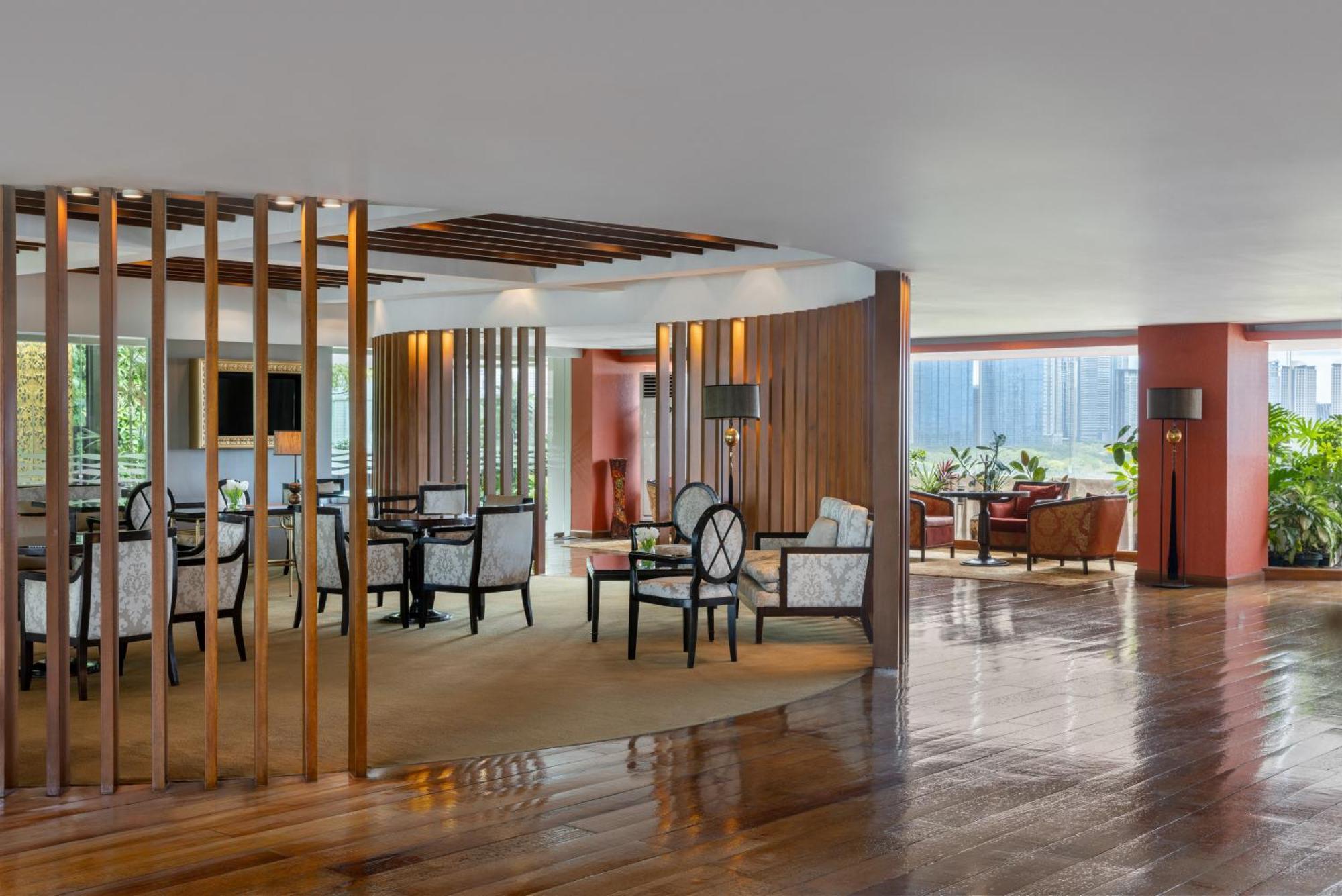 Dusit Thani Manila Makati City Exteriér fotografie The lounge at the airport