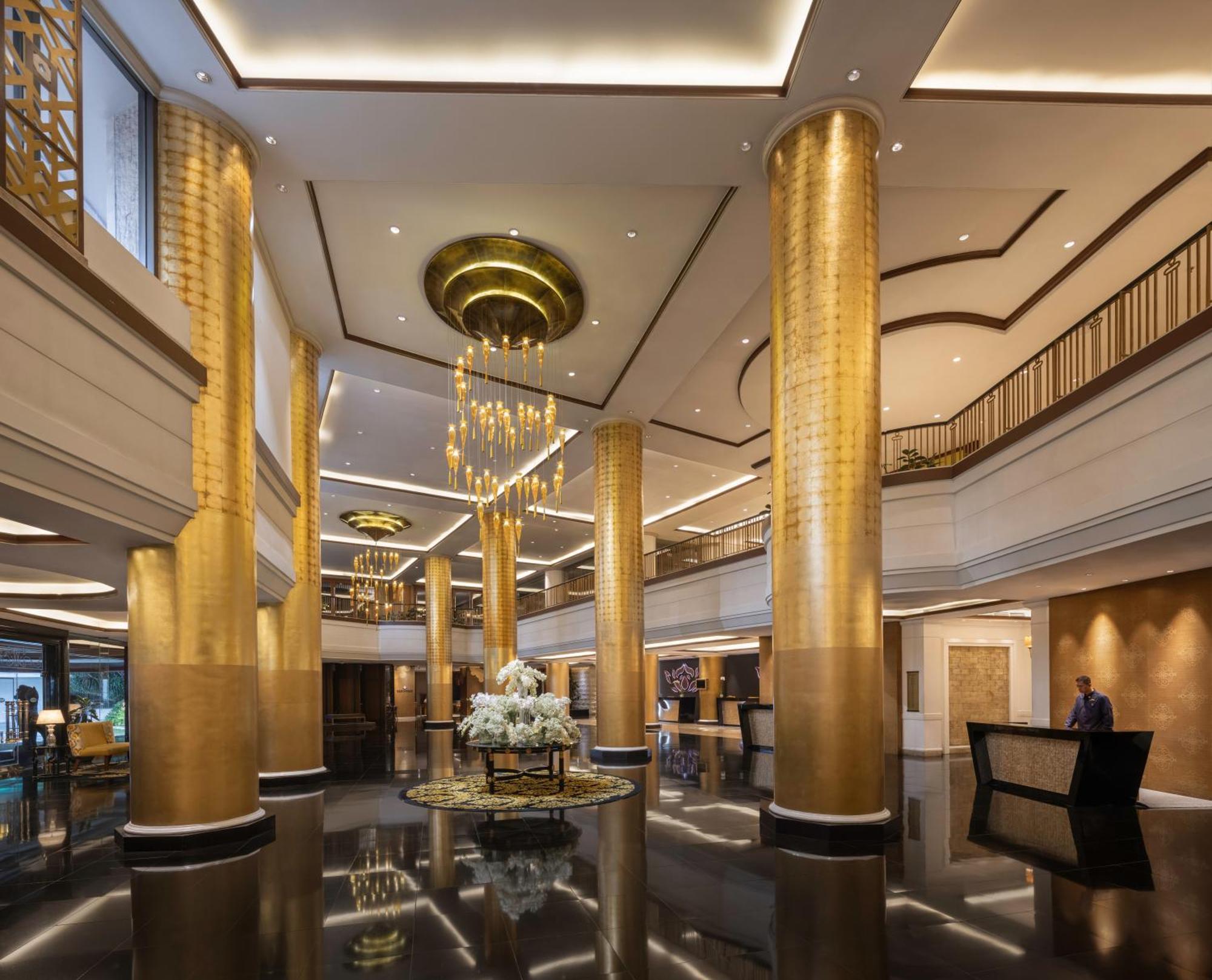 Dusit Thani Manila Makati City Exteriér fotografie The lobby of the hotel