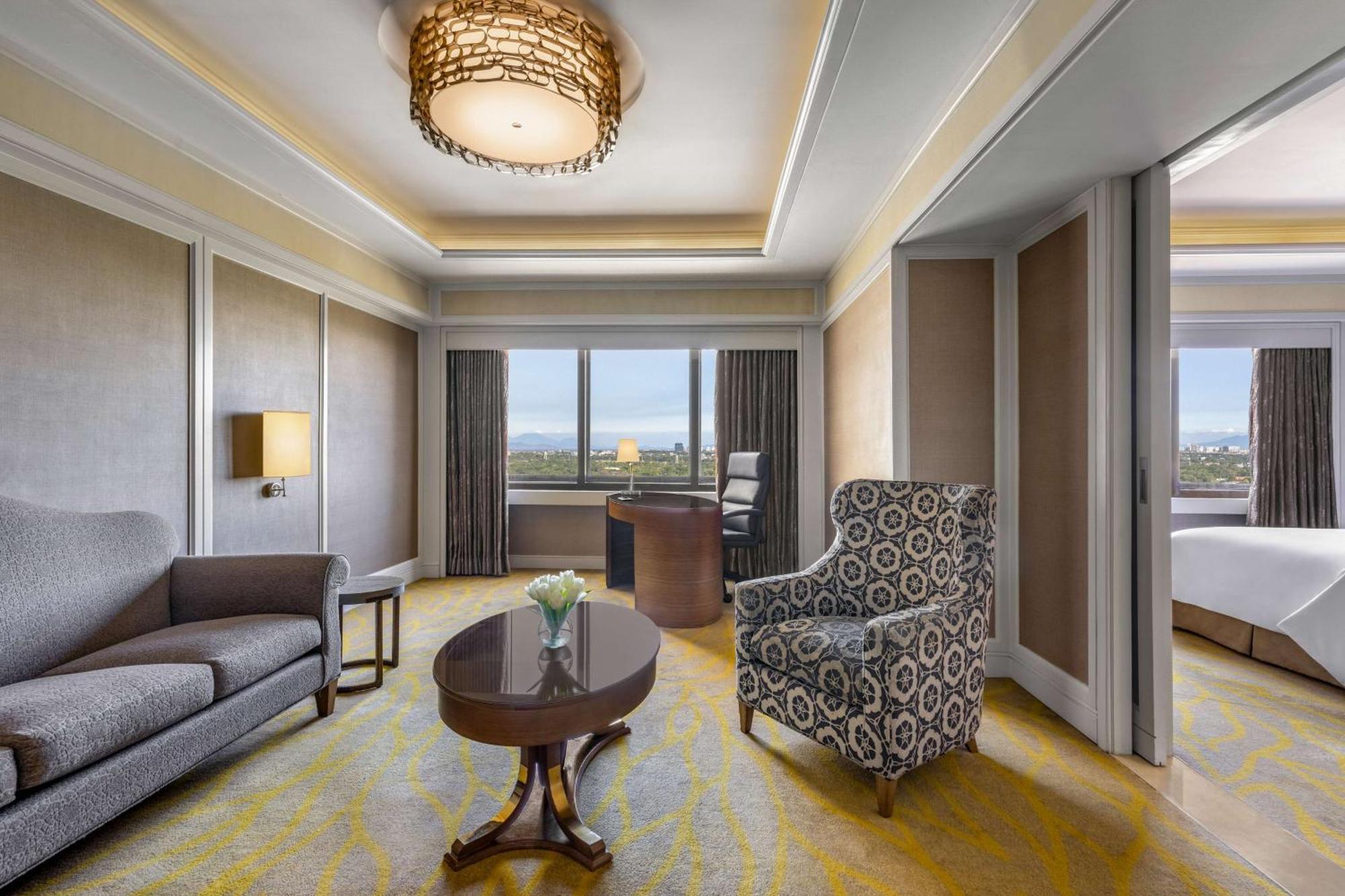Dusit Thani Manila Makati City Exteriér fotografie A suite at the hotel
