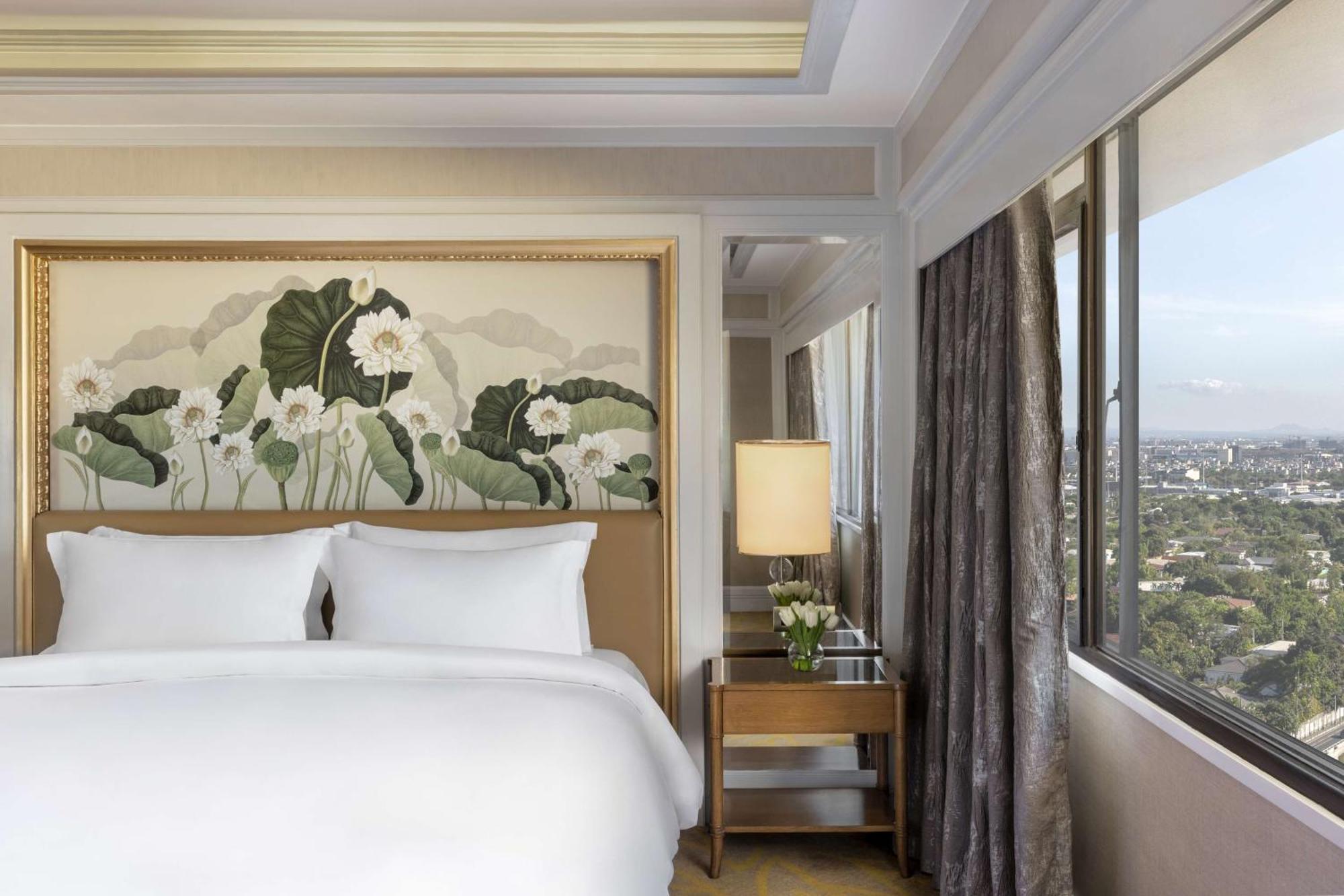 Dusit Thani Manila Makati City Exteriér fotografie A bedroom at the hotel